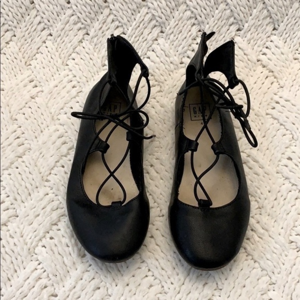 Gap girls lace up shoes
